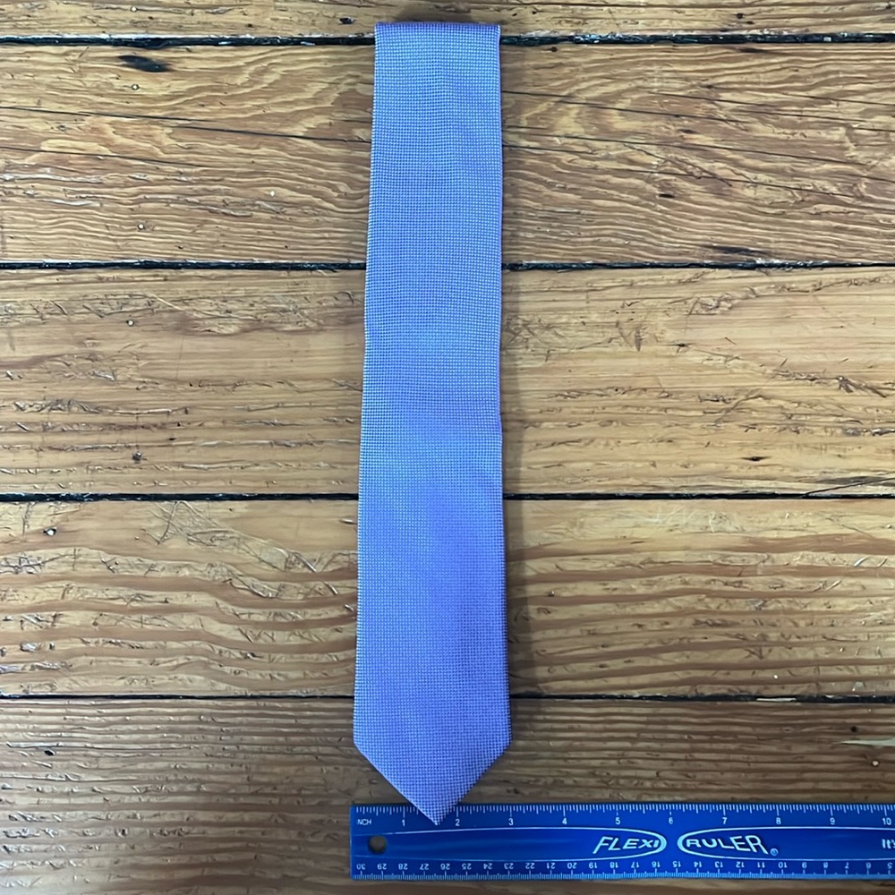 Joseph Abbound 100% silk tie. NWT in light purple check.